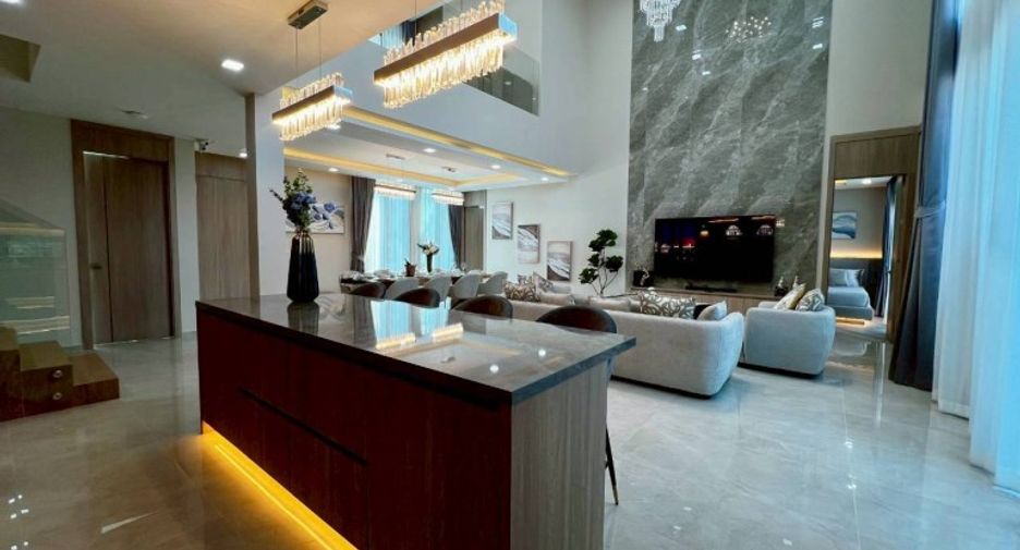 For sale 5 ベッドルーム house in East Pattaya, Pattaya