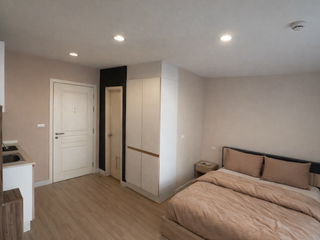For rent studio condo in Khlong Toei, Bangkok