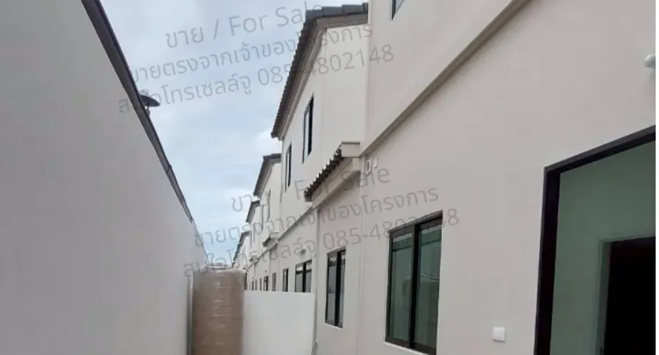 出售 和 出租 4 卧室 联排别墅 在 Mueang Samut Sakhon, Samut Sakhon