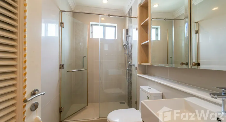 For sale 4 bedrooms house in Mueang Nonthaburi, Nonthaburi