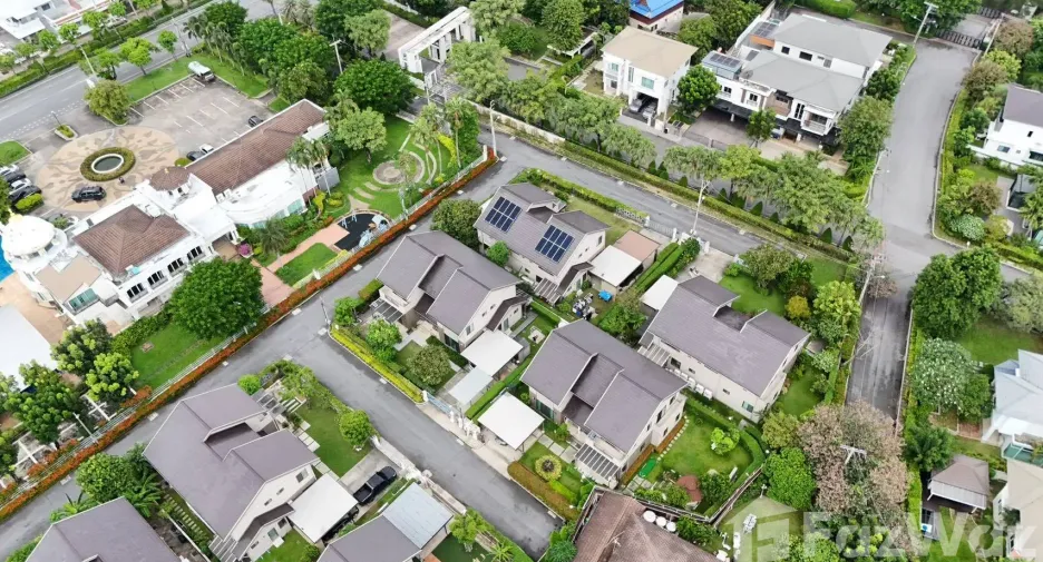For sale 4 bedrooms house in Mueang Nonthaburi, Nonthaburi