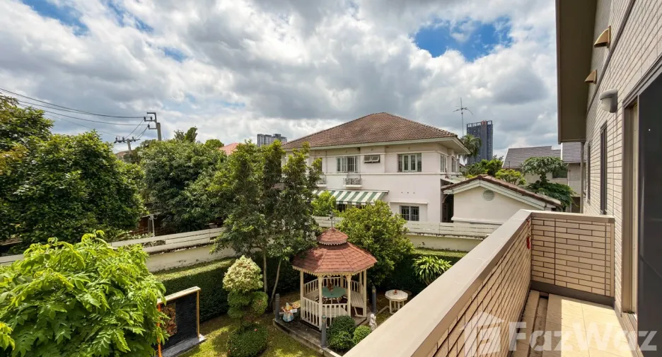 For sale 4 bedrooms house in Mueang Nonthaburi, Nonthaburi