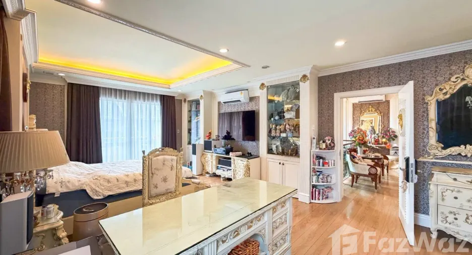 For sale 4 bedrooms house in Mueang Nonthaburi, Nonthaburi