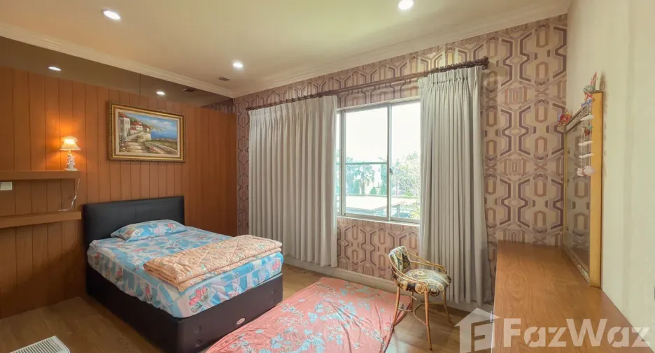 For sale 4 bedrooms house in Mueang Nonthaburi, Nonthaburi