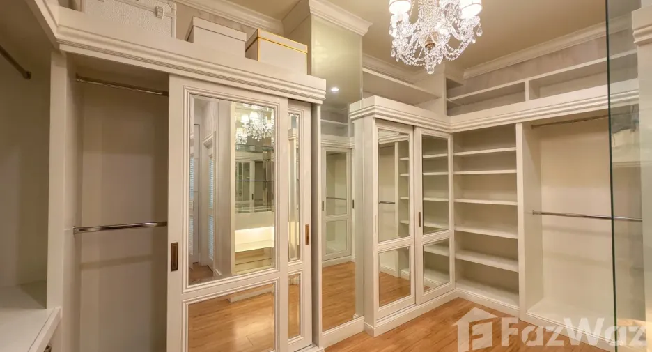 For sale 4 bedrooms house in Mueang Nonthaburi, Nonthaburi