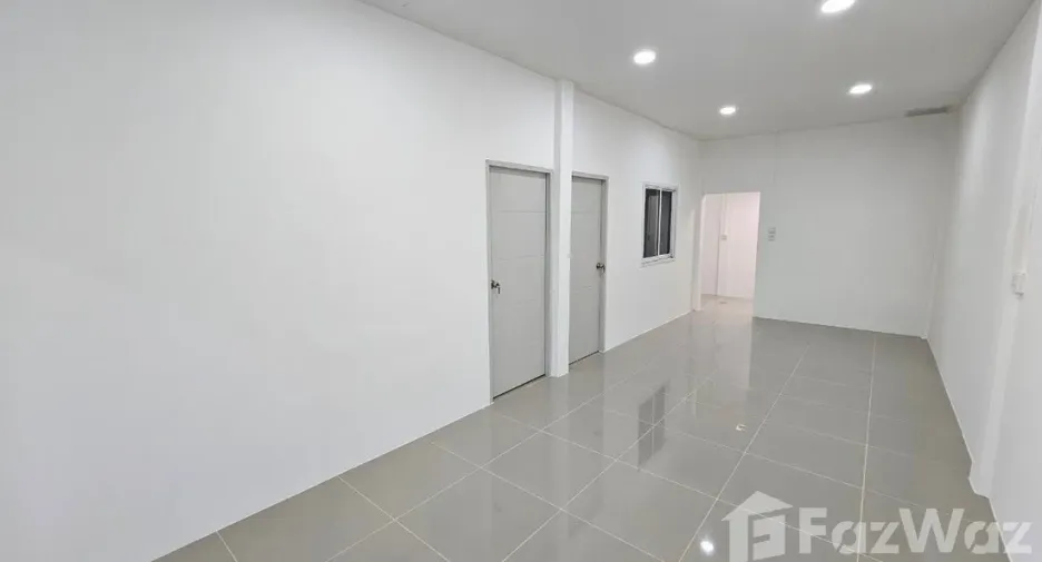 Casa adosada en venta de 3 habitaciones en Mueang Chon Buri, Chonburi