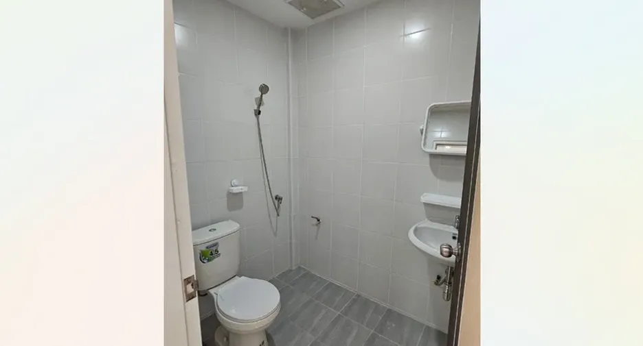 Casa adosada en venta de 3 habitaciones en Mueang Chon Buri, Chonburi