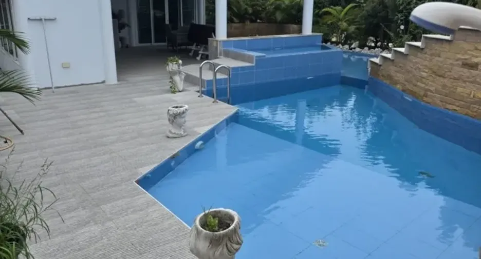 À vendre 11 chambres hôtel à Mueang Rayong, Rayong