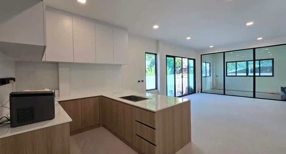 出售 4 卧室 独立屋 在 Mueang Pathum Thani, Pathum Thani