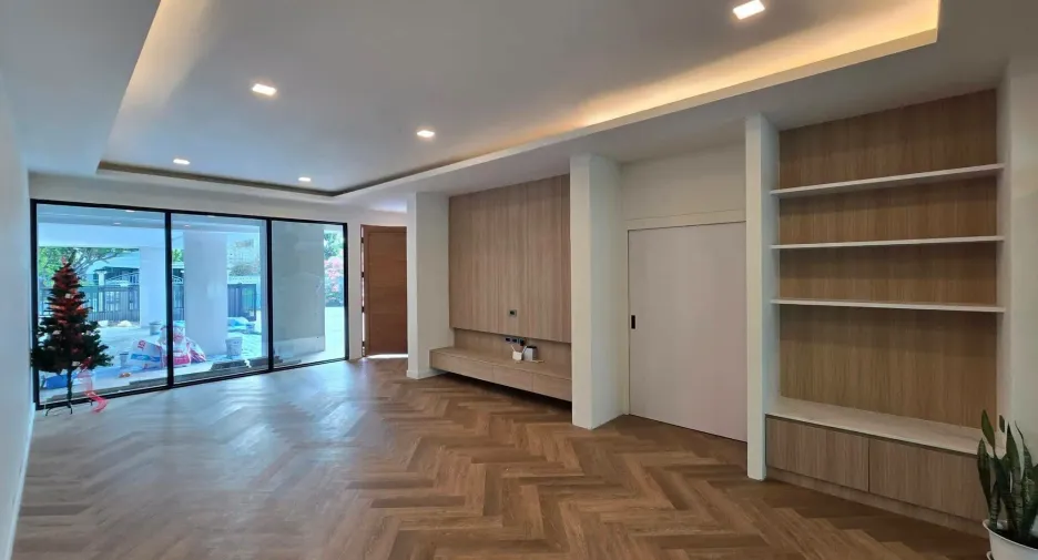 出售 4 卧室 独立屋 在 Mueang Pathum Thani, Pathum Thani