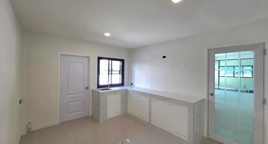 出售 4 卧室 独立屋 在 Mueang Pathum Thani, Pathum Thani