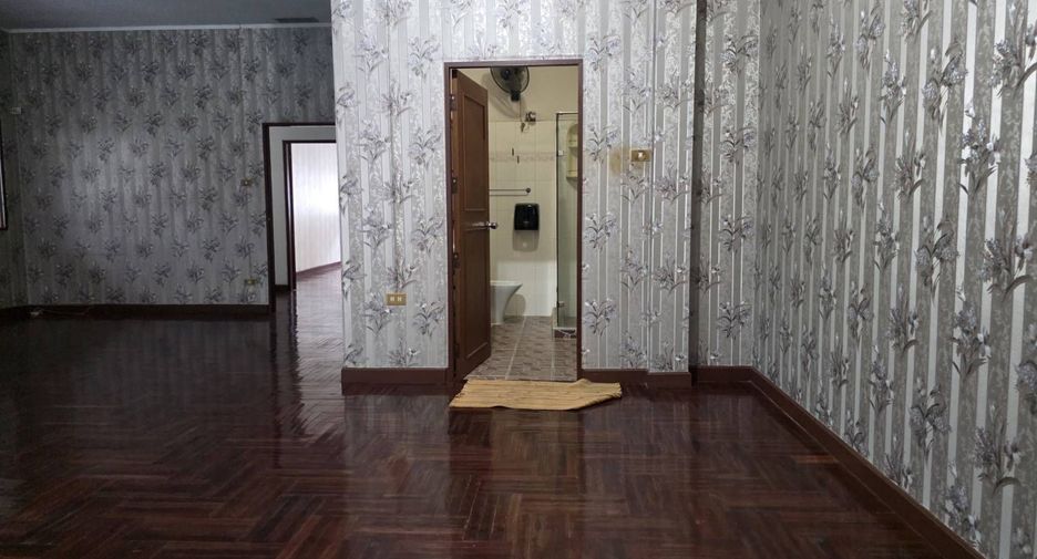 Haus zum Kauf mit 3 Zimmer in Bang Kapi, Bangkok