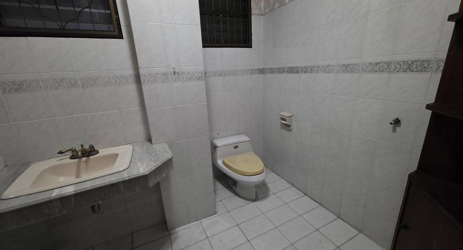 Haus zum Kauf mit 3 Zimmer in Bang Kapi, Bangkok