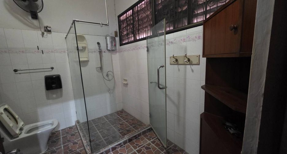 Haus zum Kauf mit 3 Zimmer in Bang Kapi, Bangkok