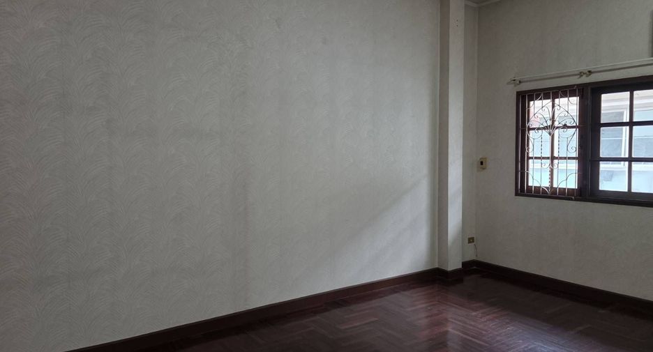 Haus zum Kauf mit 3 Zimmer in Bang Kapi, Bangkok
