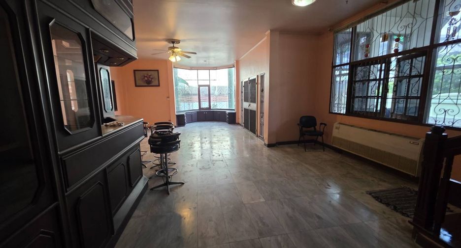 Haus zum Kauf mit 3 Zimmer in Bang Kapi, Bangkok