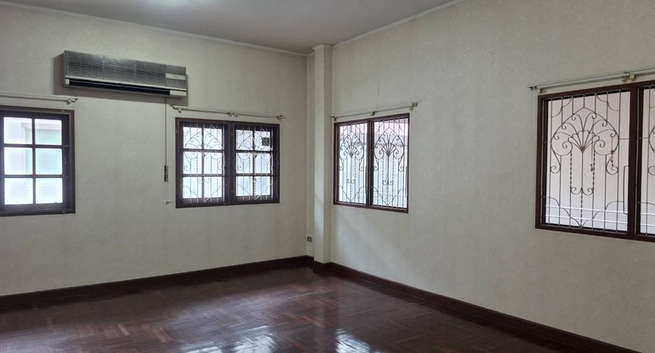 Haus zum Kauf mit 3 Zimmer in Bang Kapi, Bangkok