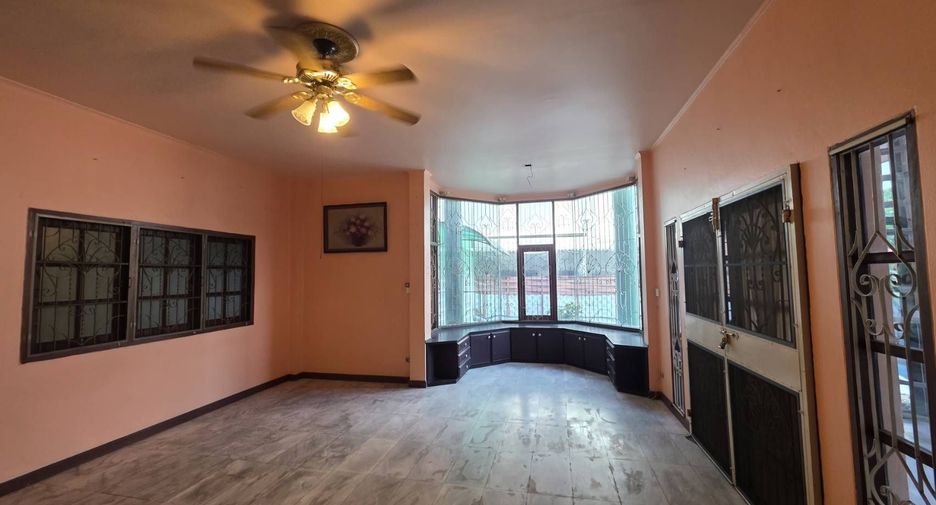 Haus zum Kauf mit 3 Zimmer in Bang Kapi, Bangkok