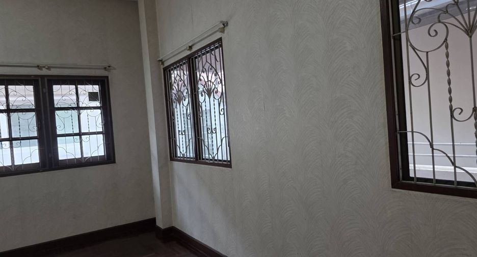 Haus zum Kauf mit 3 Zimmer in Bang Kapi, Bangkok