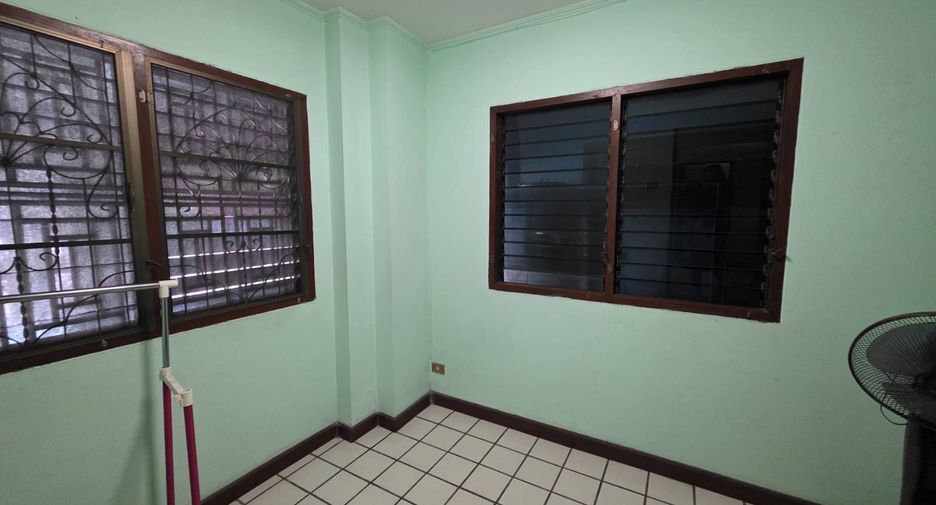 Haus zum Kauf mit 3 Zimmer in Bang Kapi, Bangkok