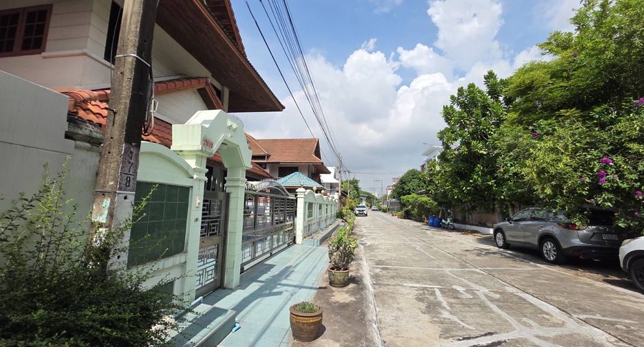 Haus zum Kauf mit 3 Zimmer in Bang Kapi, Bangkok