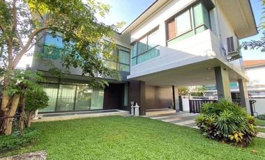Casa en alquiler de 3 habitaciones en Bang Kapi, Bangkok