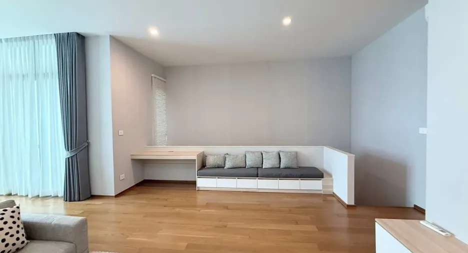Casa adosada en alquiler de 3 habitaciones en Saphan Sung, Bangkok