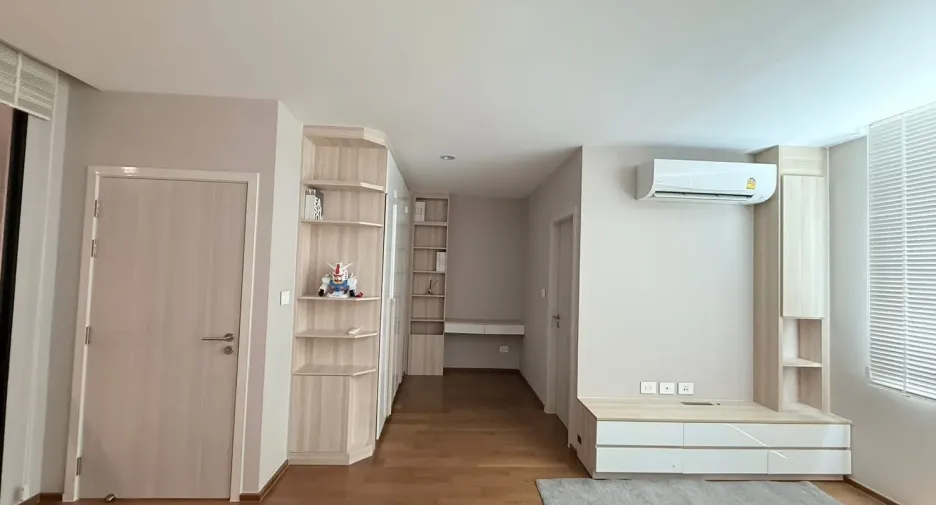 Casa adosada en alquiler de 3 habitaciones en Saphan Sung, Bangkok