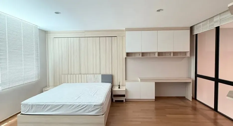 Casa adosada en alquiler de 3 habitaciones en Saphan Sung, Bangkok