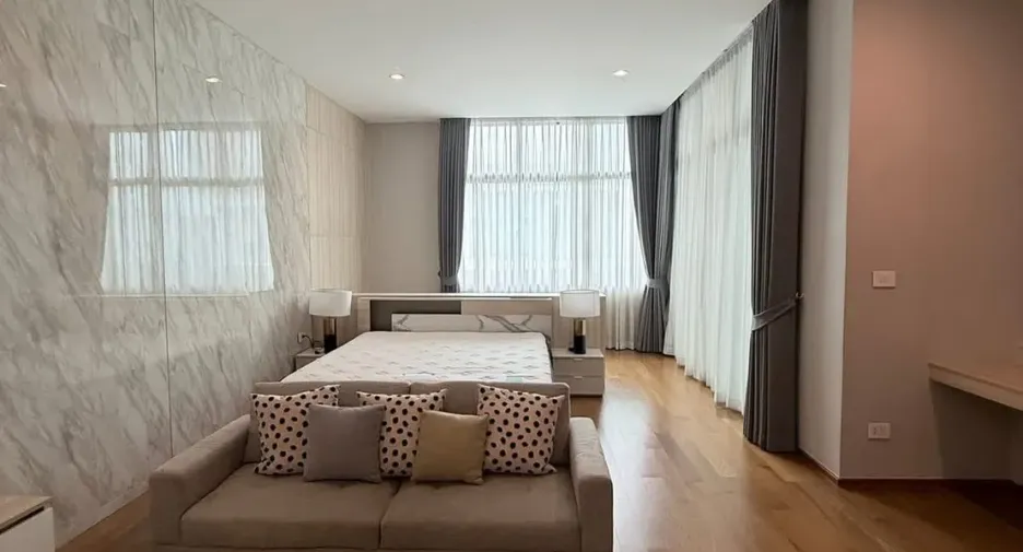 Casa adosada en alquiler de 3 habitaciones en Saphan Sung, Bangkok