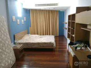 ให้เช่า 5 ห้องนอน ทาวน์เฮ้าส์ ใน วัฒนา, กรุงเทพฯ