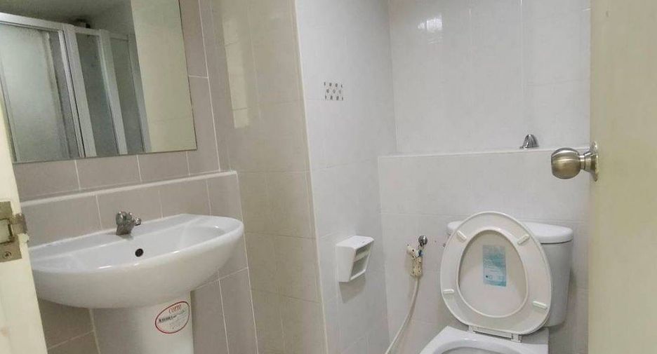 For sale 1 bed condo in Khlong Toei, Bangkok
