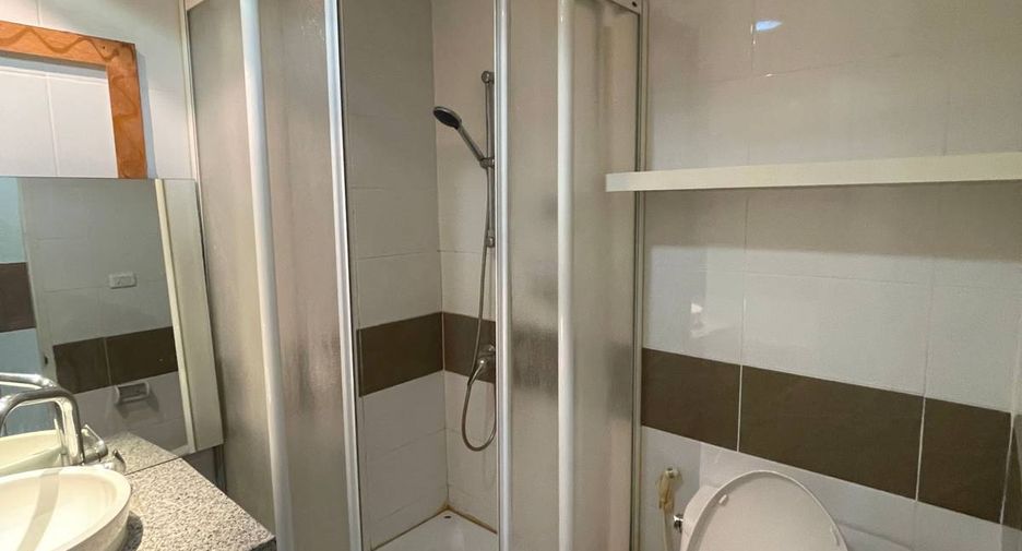 For sale 2 ベッドルーム condo in Khlong Toei, Bangkok