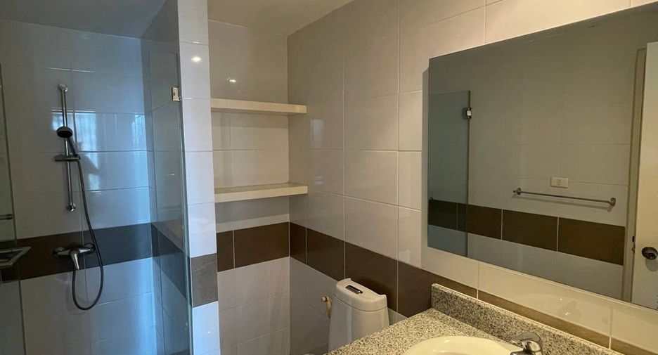 For sale 2 ベッドルーム condo in Khlong Toei, Bangkok