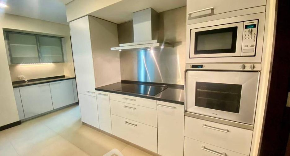 For rent 3 bedrooms condo in Pathum Wan, Bangkok