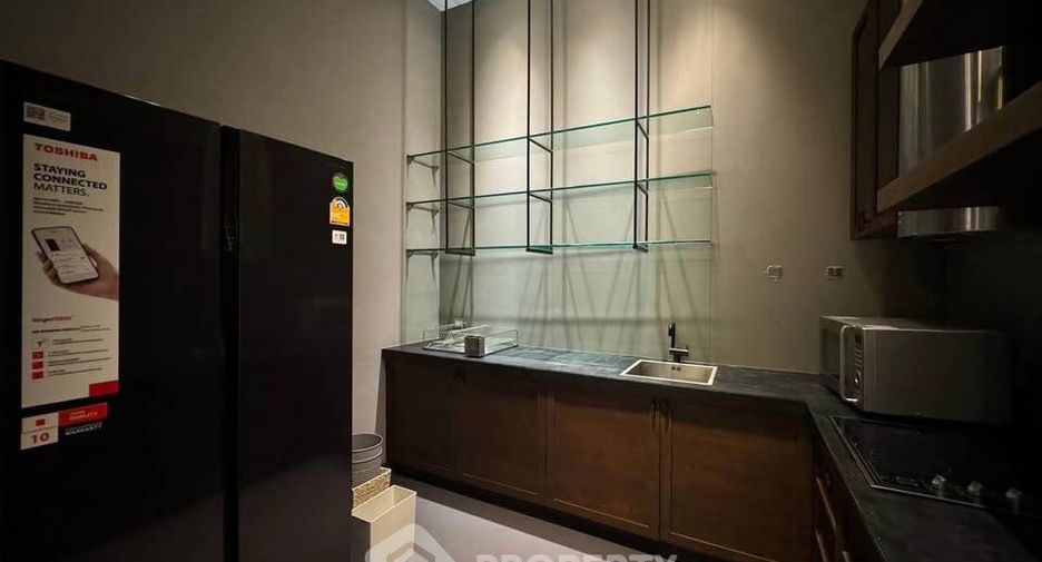 Condo en alquiler de 3 habitaciones en Khlong Toei, Bangkok