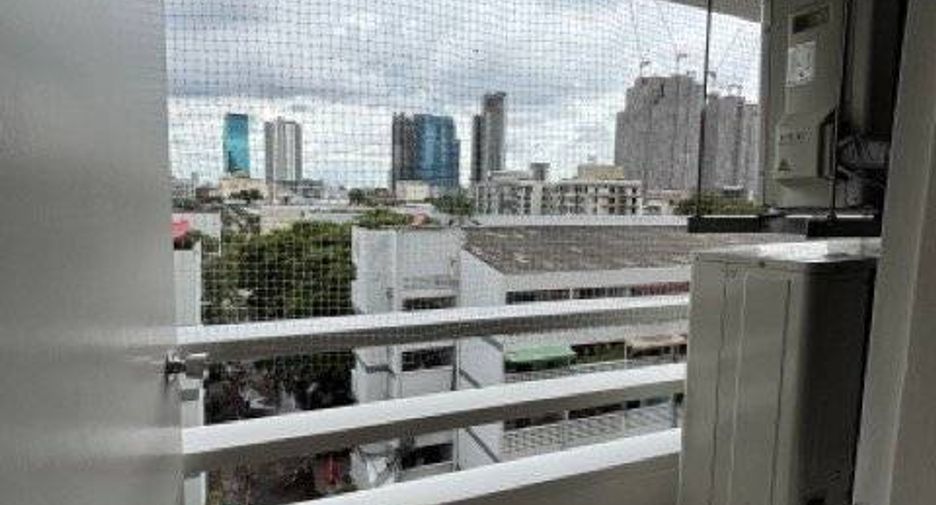 For rent 3 bedrooms condo in Watthana, Bangkok