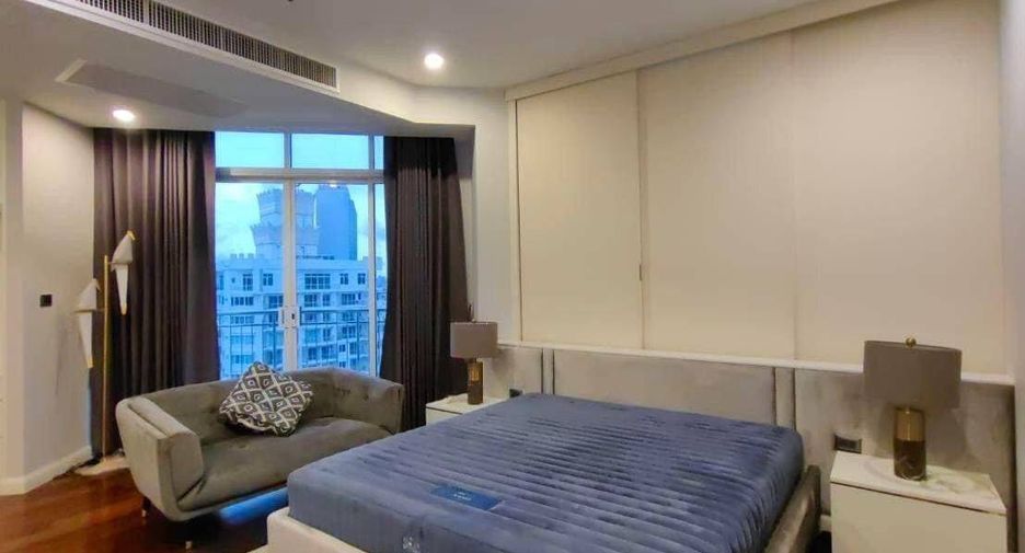 For rent 4 ベッドルーム condo in Huai Khwang, Bangkok