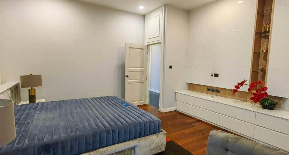 For rent 4 ベッドルーム condo in Huai Khwang, Bangkok