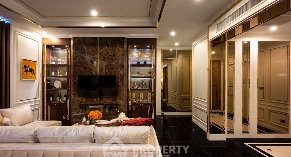 For rent 4 ベッドルーム condo in Huai Khwang, Bangkok
