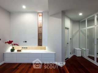 For rent 4 bedrooms condo in Huai Khwang, Bangkok