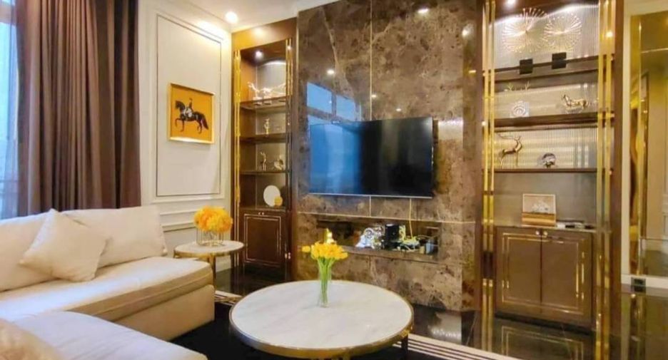 For rent 4 ベッドルーム condo in Huai Khwang, Bangkok