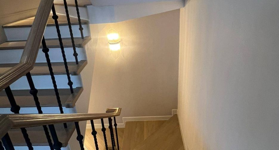 Reihenhaus zur Miete und zum Kauf mit 3 Zimmer in Watthana, Bangkok