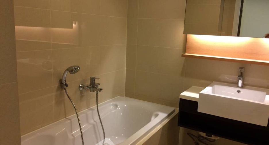 Condo en alquiler y en venta de 1 habitaciones en Watthana, Bangkok