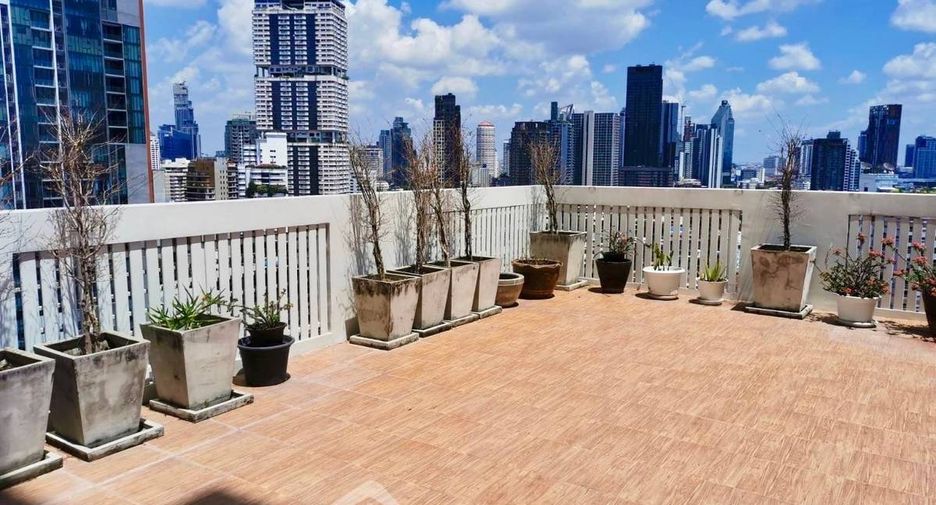 For sale 2 bedrooms condo in Khlong Toei, Bangkok