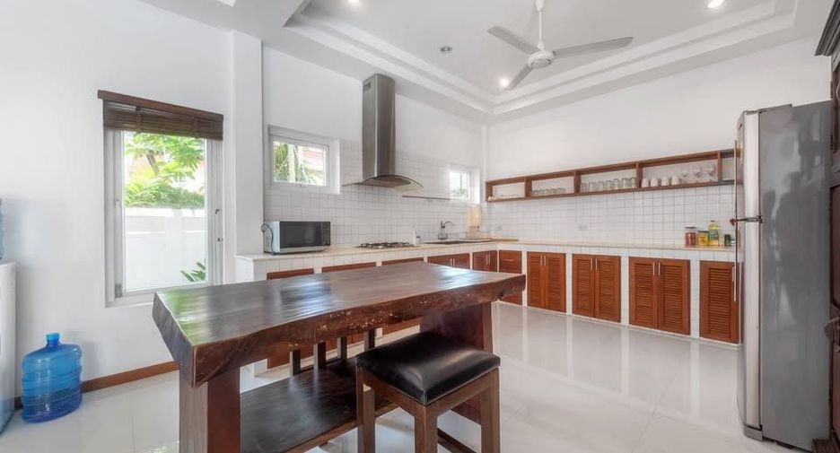 À louer 4 chambres villa à Mueang Phuket, Phuket