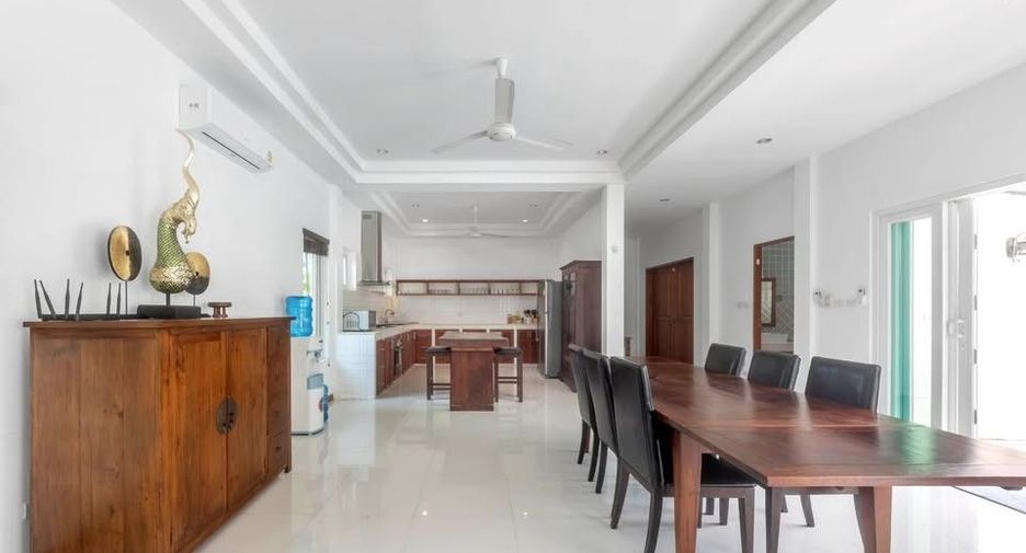 À louer 4 chambres villa à Mueang Phuket, Phuket
