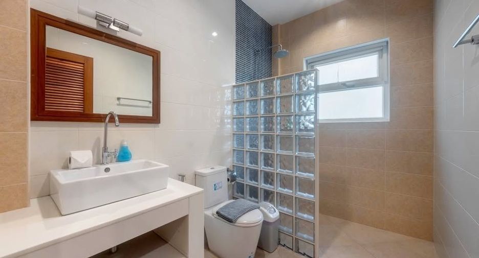 À louer 4 chambres villa à Mueang Phuket, Phuket