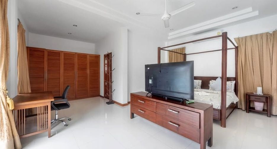 À louer 4 chambres villa à Mueang Phuket, Phuket