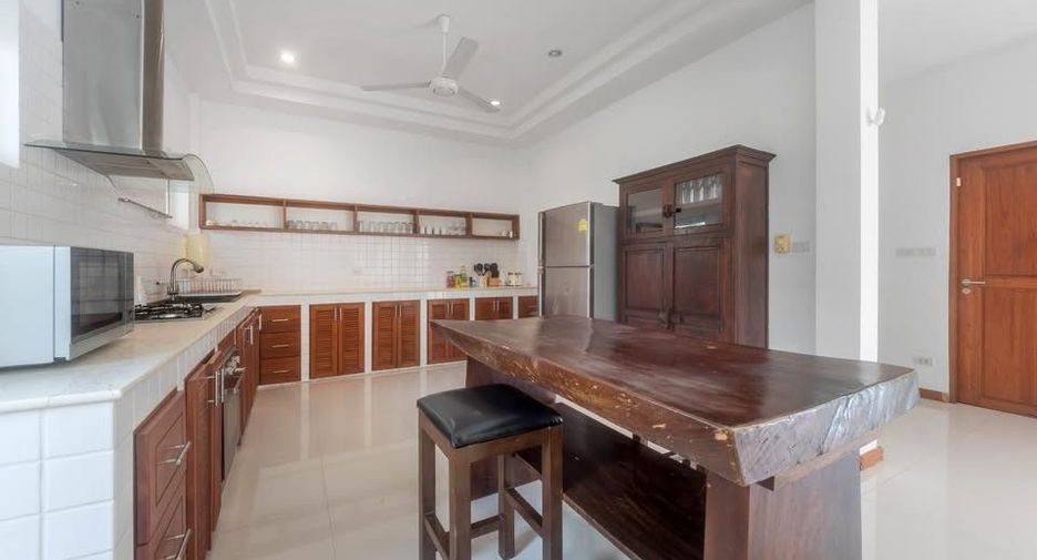 À louer 4 chambres villa à Mueang Phuket, Phuket